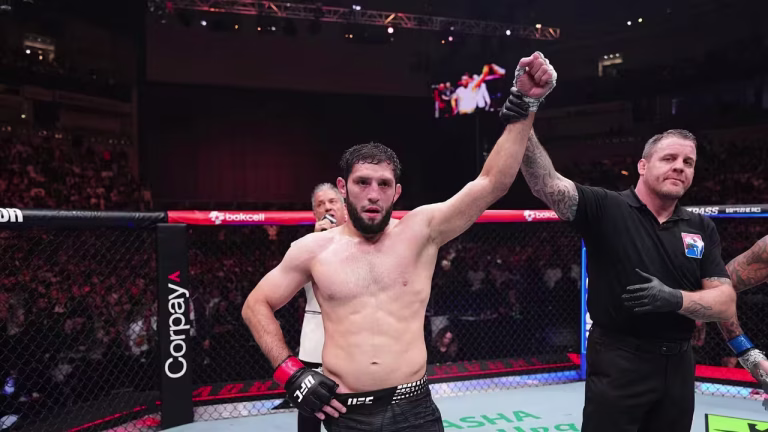 Ikram Aliskerov Outwrestles and Outstrikes Brunno Ferreira for Decision Win at UFC Fight Night