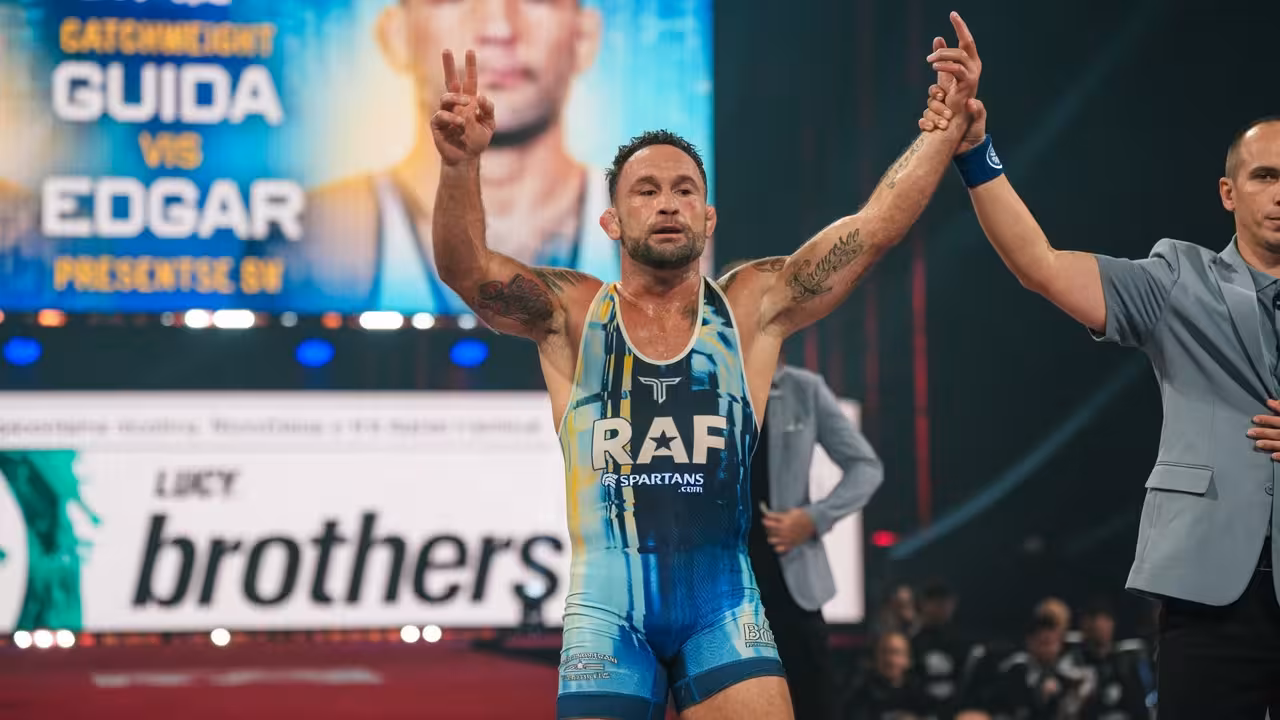Frankie Edgar Defeats Clay Guida by 9 1 Score in RAF 11 Wrestling Bout