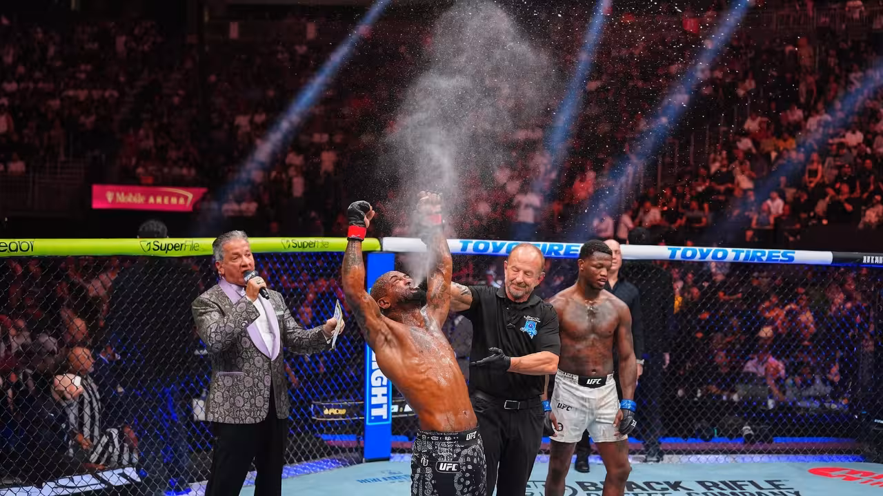 King Green Stuns with Last Second Body Shot TKO Against Terrance McKinney at UFC 329