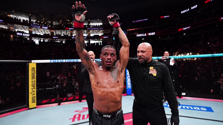 Chris Padilla Submits Nasrat Haqparast With One Second Remaining