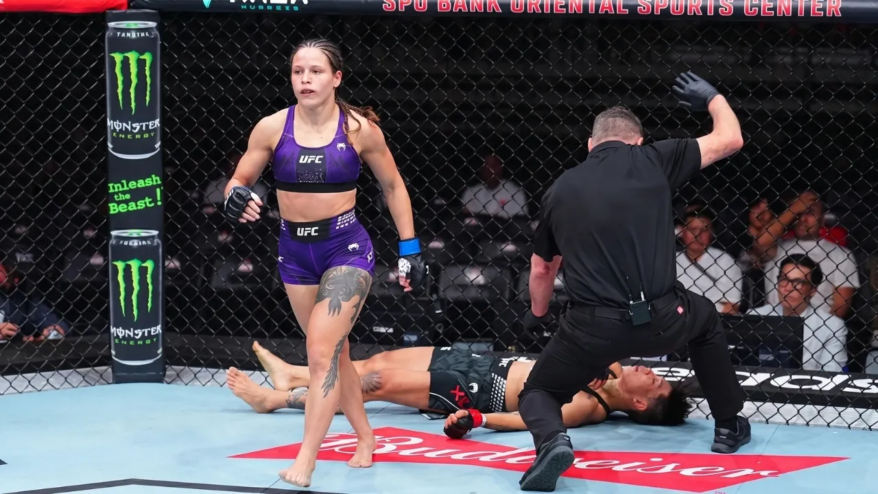 Julia Polastri KOs Xiong Jingnan With Head Kick at UFC Shanghai