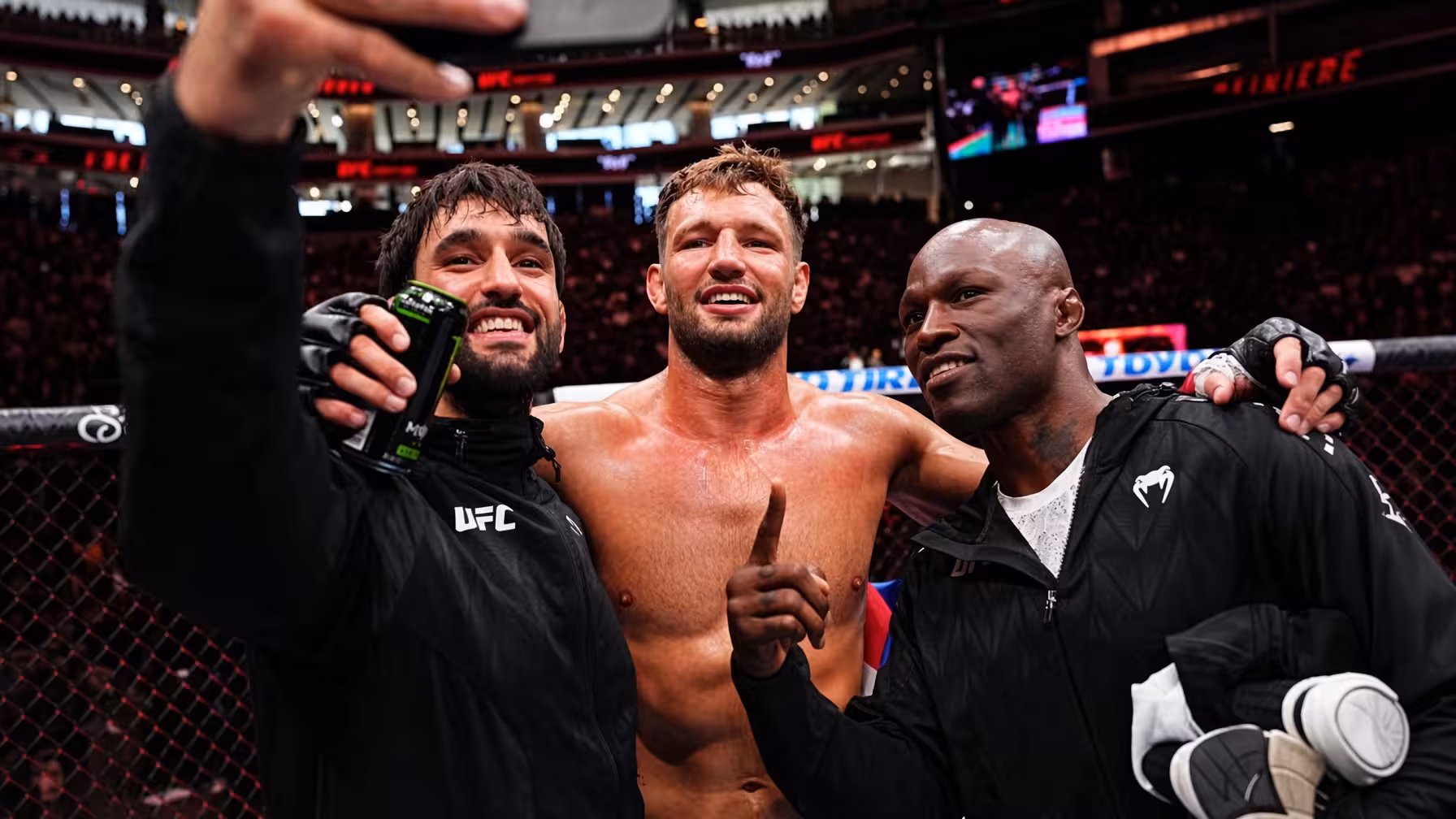 Reinier de Ridder Stops Roman Dolidze in Round 1 at UFC Sacramento