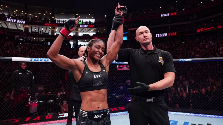 Shanelle Dyer Stops Elise Reed by TKO at UFC Sacramento