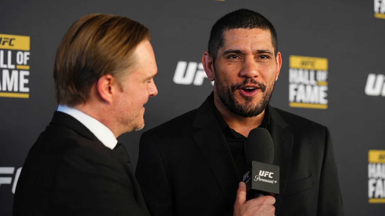 Alex Pereira Asks Fans Who He Should Fight Next This Year