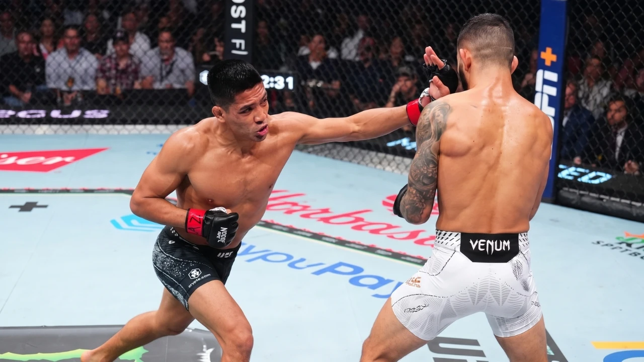 David Martinez Stays Undefeated in UFC With Decision Over Dan Ige