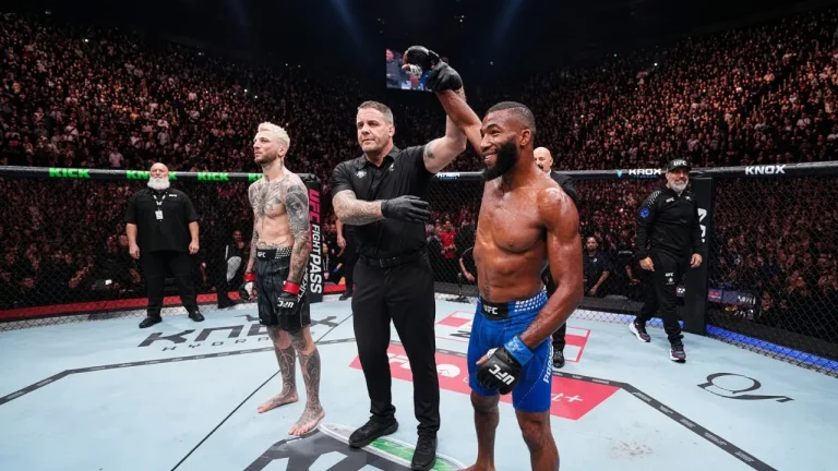 Salahdine Parnasse Knocks Out Dan Hooker in First Round at UFC Paris